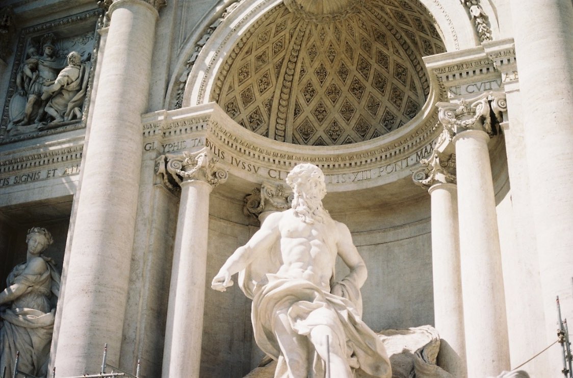 syiphee's tweet photo. Trevi Fountain in Rome, Italy https://t.co/UwFrBSVDR8