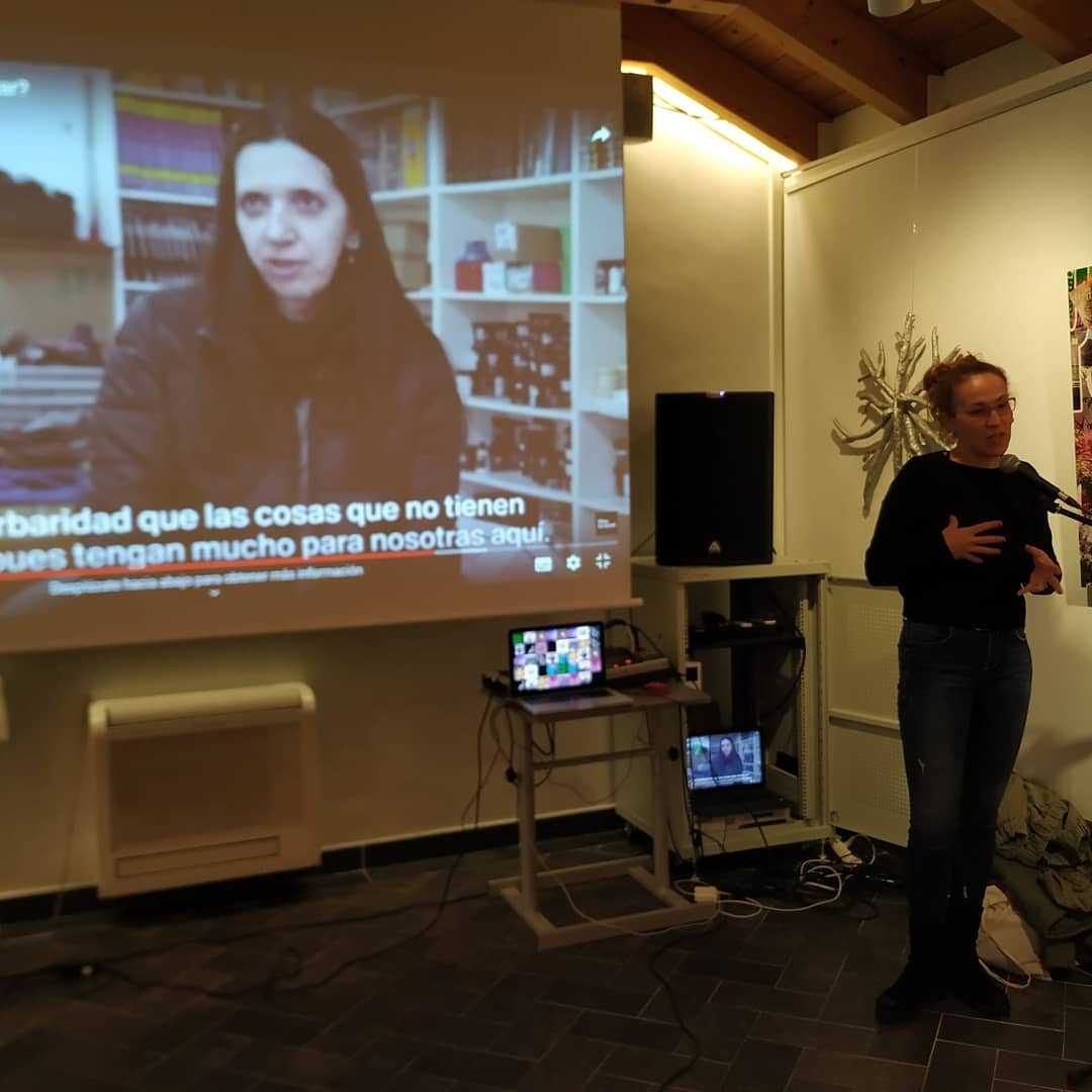 Tarde estupenda presentando los proyectos y la preciosa exposición Dona. Con concierto de saxo incluido!!! #projectesfeministes #donessensellar