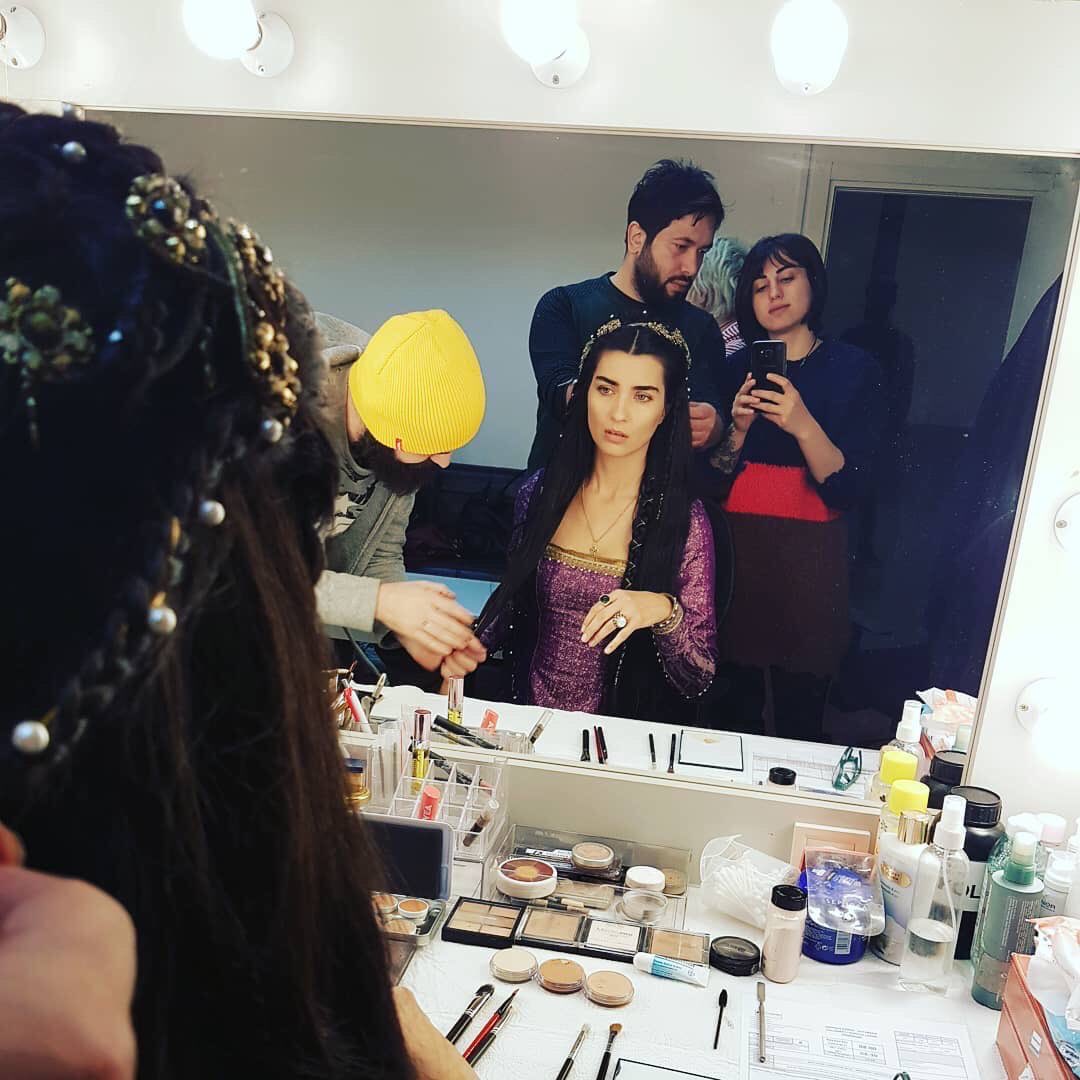 NereaG11's tweet photo. @SuhanCVG @telenovela_es @Pilar_Manzr @belenove_ @Mariamparo_gc @OteroVo @Tamara_Novelera @Tamara48270052 @Rocio_R1988 @MarMendez70 @luciacanosa28 @raqueliitaa4 @DamArgme @pililalala @CesurVeGuzelArg Deseando ver a nuestra gran reina @TubaBustun #TubaBüyüküstün 👑interpretando a Mara Hatun en #OttomanRising seguro que lo borda es una excelente actriz y bellísima persona gracias por la nota amiga se te quiere como a todas las #Tubitas y #Sühanners 
👏👏👏👏💞💞💞🇹🇷💞💞💞💐💐 https://t.co/BCgryKrrw7