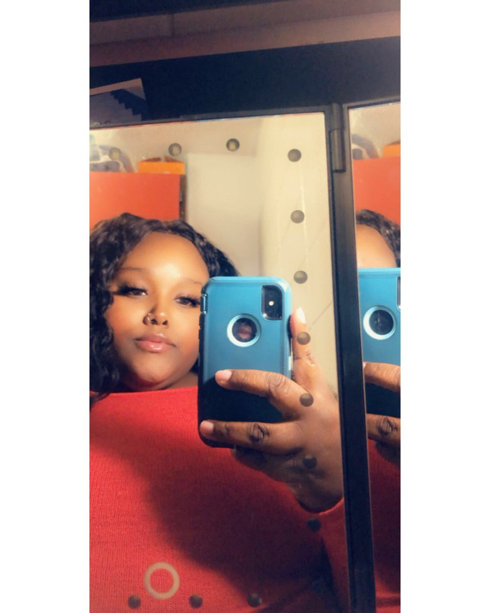bigfine_dime's tweet photo. Trying something new 🥰❤️
#naturalhair #naturalista #NaturalHairTwitter #skinglowin #frogrowin #bigfinehive #protectivestyles #BigGirlTwitter #NewConfidence #BigFine #BigFineAppreciation #bigFinetwitter https://t.co/qN9BZJsrLe