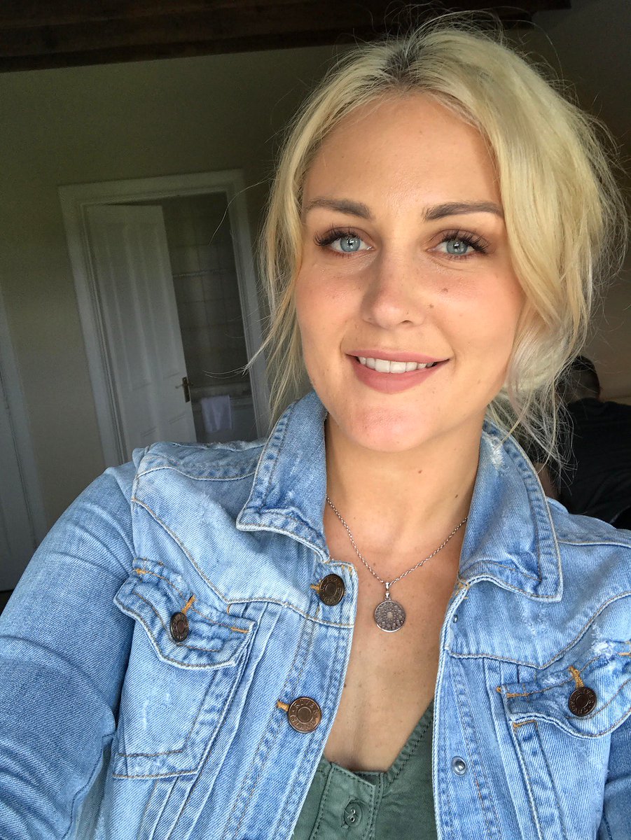 CoppaFeelPeople's tweet photo. "Had it not been for CoppaFeel! I would never have known to check my boobs or persisted in getting a second opinion. Luckily my cancer has been caught early" Read Lizzi's story about being diagnosed with breast cancer during pregnancy - then check your boobs! https://t.co/JGhY9GcI0Q