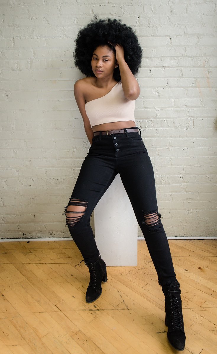 LuckyRay714's tweet image. “Where’s the Natual Women at”
Me: 

#ModelingDigitals #Model #Afro #Actress @BLACKGIRLSROCK