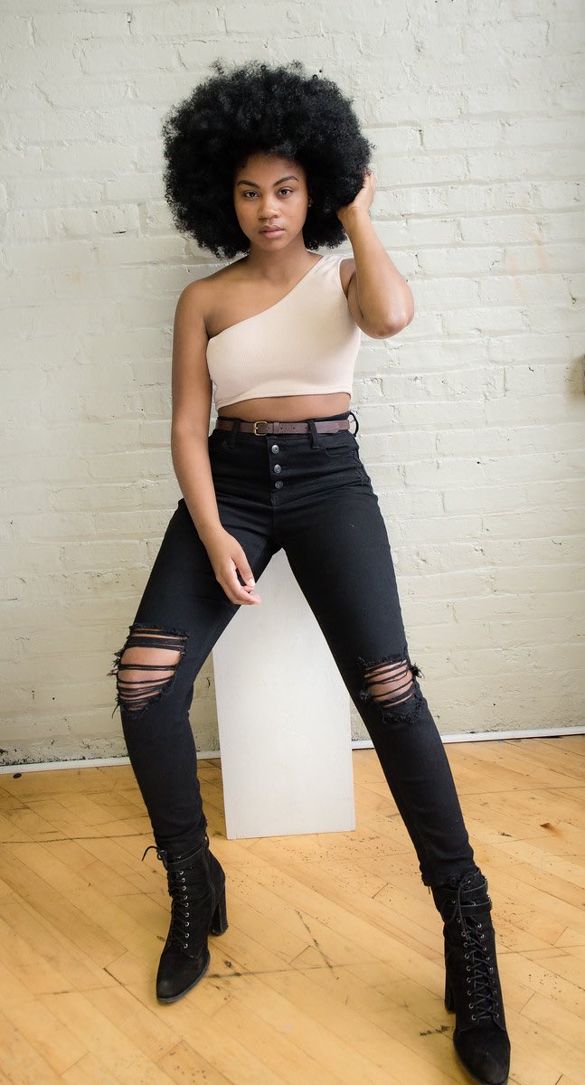 LuckyRay714's tweet image. “Where’s the Natual Women at”
Me: 

#ModelingDigitals #Model #Afro #Actress @BLACKGIRLSROCK