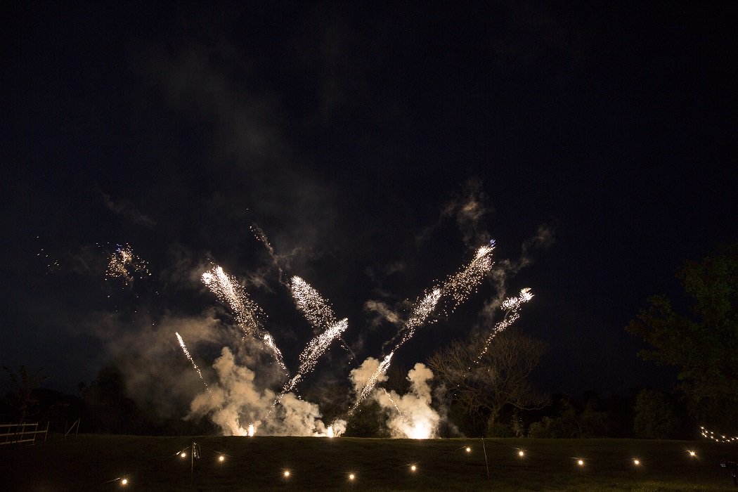 ThefarmFWE's tweet photo. Great shot of our silent firework display at our wedding fayre earlier this year!

#thefarmfwe #outdoorwedding #farmwedding #fireworks #bonfirenight https://t.co/sfnO3qR4nS