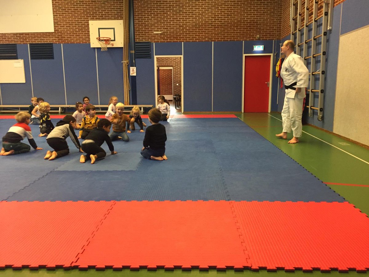 violenhilversum's tweet photo. Vandaag judo les voor de kinderen uit de onderbouw. #enthousiast #Judo! #talenten https://t.co/hi3JxZFwjq
