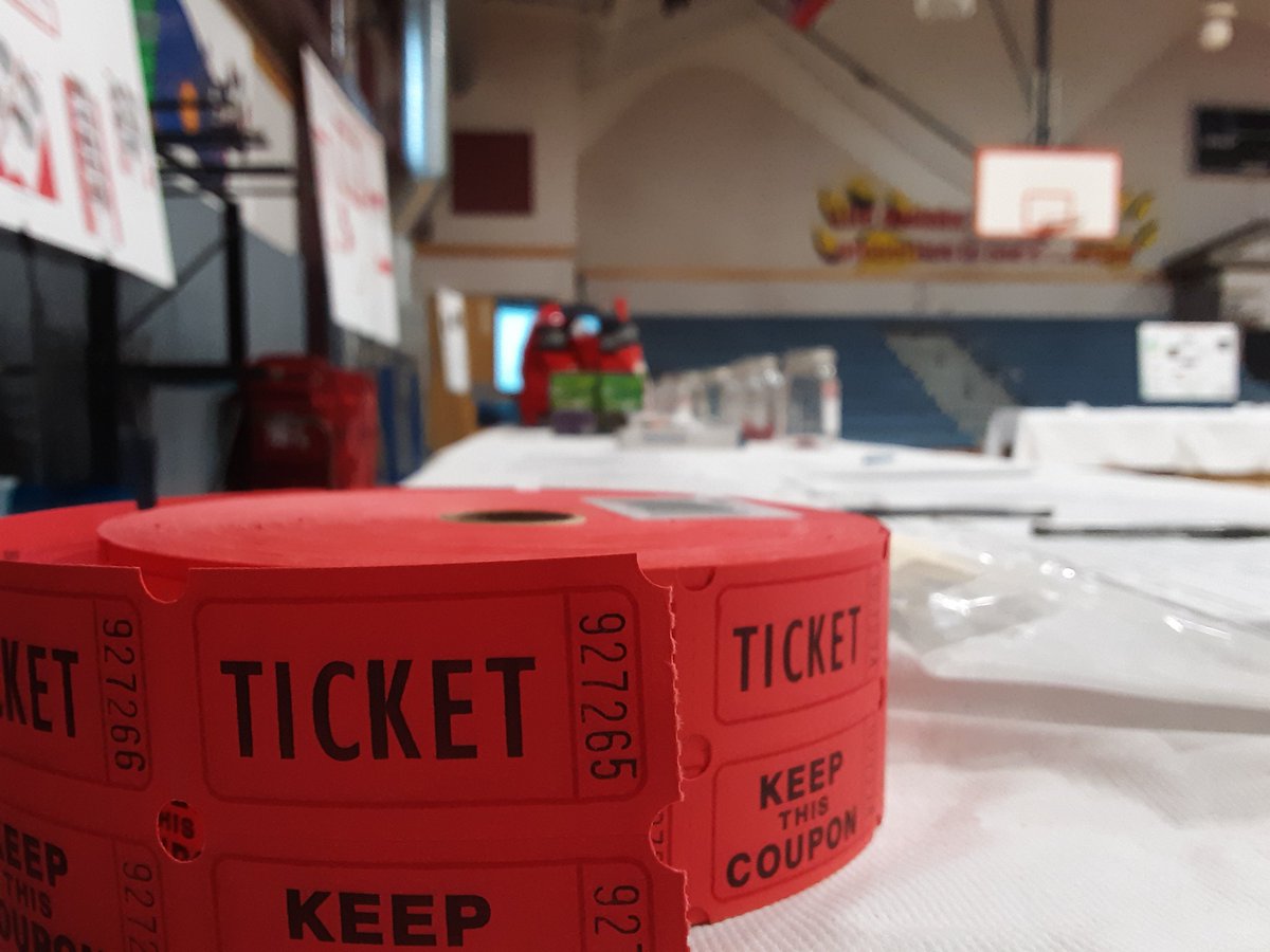 ElizabethLabier's tweet image. The professional development day raffle and twitter booth is becoming very competitive! Amazing teamwork and great prizes! #HDSDPride #HDHSPride