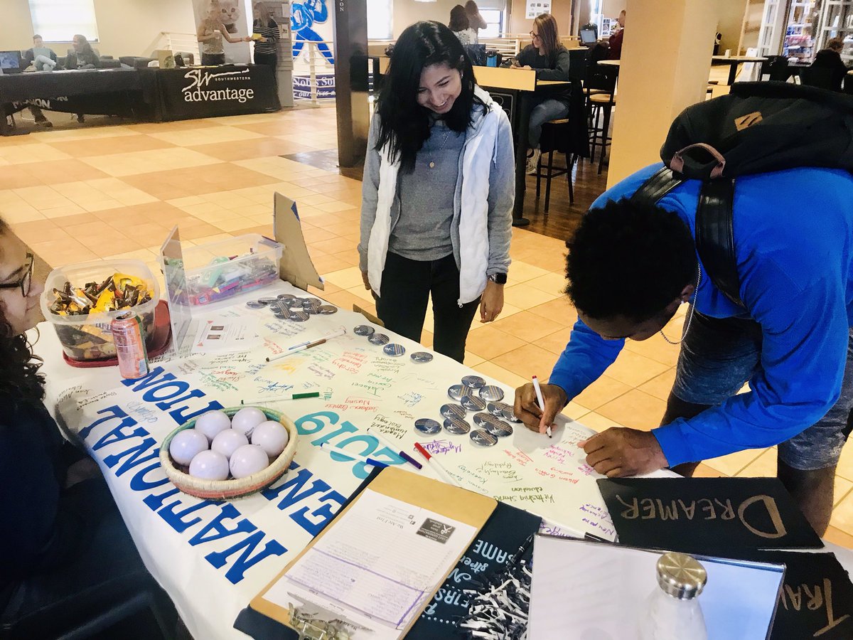 WeAreF1rst's tweet image. 🍬 🍬🍬🍬🍬🍬🍬🍬🍬🍬🍬🍬
Thank you to everyone that stopped by...see you tomorrow: 8-10 am in the Library, 11-1 pm in the Union and of course, our meeting 4-5 pm! Library, 302, special speakers, pizza, friends...don’t miss out! 
#WeAreFirst
#WUFirstGen
#DedicatedEducatedFearless