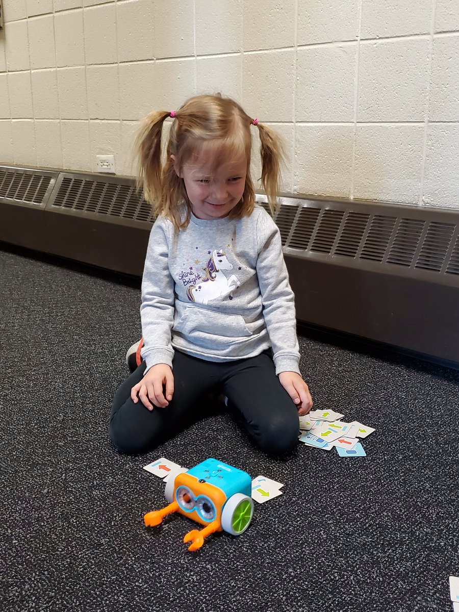 ElsieJohnsonIC's tweet image. Happy Firsties playing and coding with #Botley today! Smiles and giggles all over the building 🤖❤️😄 @CCSD93 @EJPrincipalD93 @maestra317 @MartuzzoMindset @ECJSchool #TechTimeWithMsDiBiase #coding #robotics