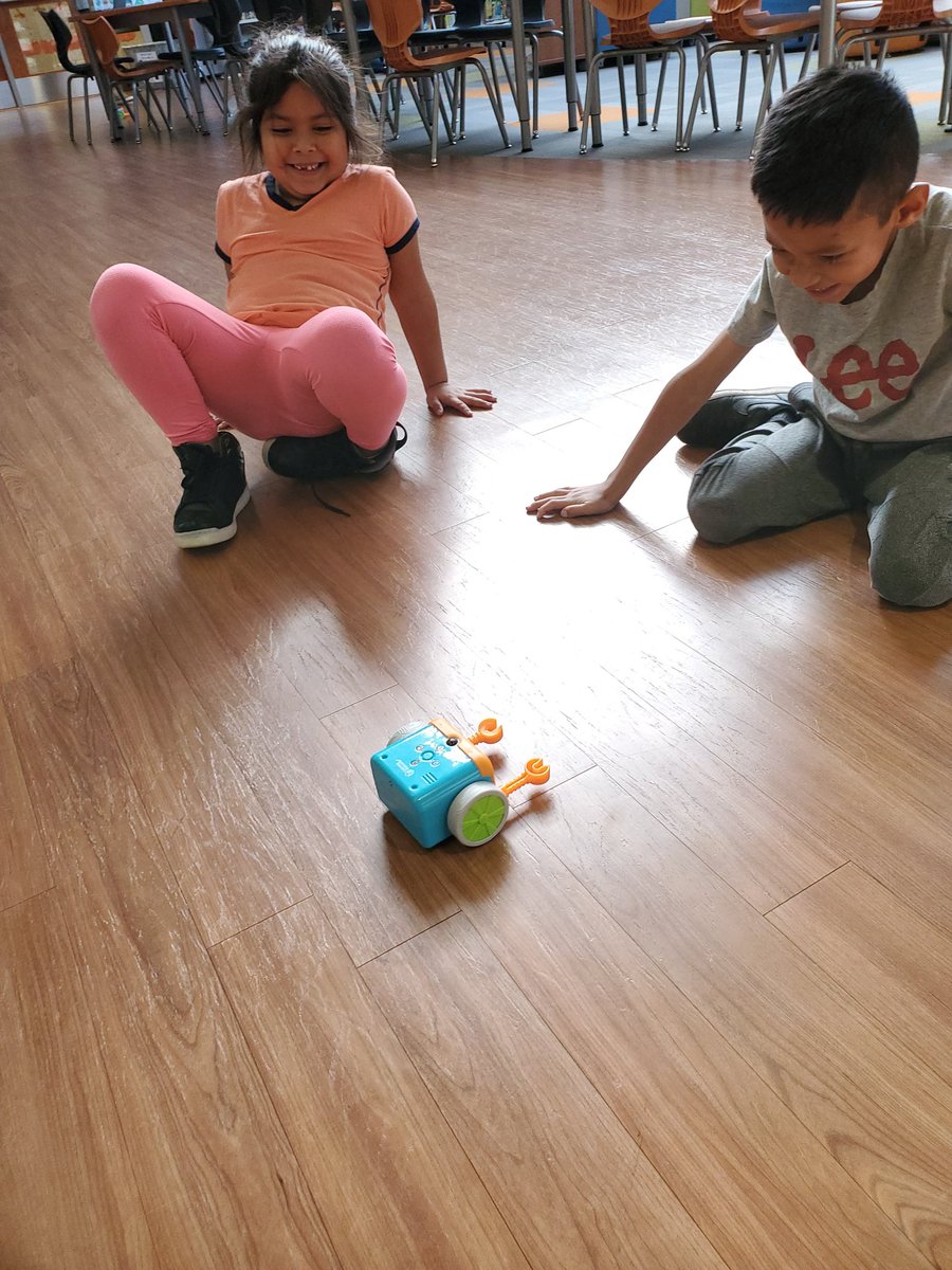 ElsieJohnsonIC's tweet image. Happy Firsties playing and coding with #Botley today! Smiles and giggles all over the building 🤖❤️😄 @CCSD93 @EJPrincipalD93 @maestra317 @MartuzzoMindset @ECJSchool #TechTimeWithMsDiBiase #coding #robotics