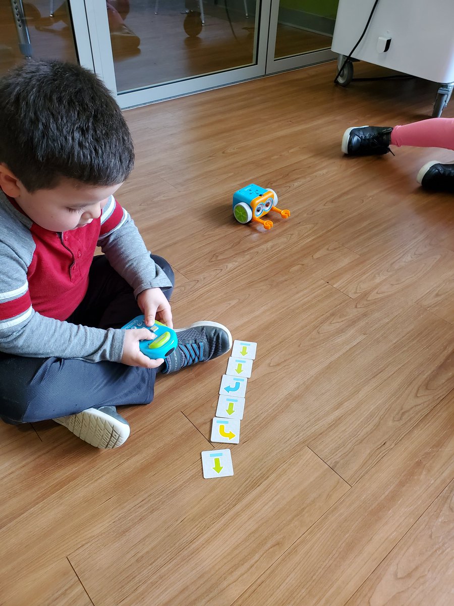 ElsieJohnsonIC's tweet image. Happy Firsties playing and coding with #Botley today! Smiles and giggles all over the building 🤖❤️😄 @CCSD93 @EJPrincipalD93 @maestra317 @MartuzzoMindset @ECJSchool #TechTimeWithMsDiBiase #coding #robotics
