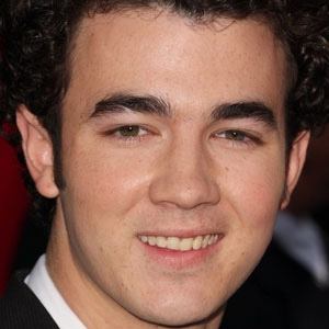 Happy birthday to Kevin Jonas and he turn 32 year old today. 