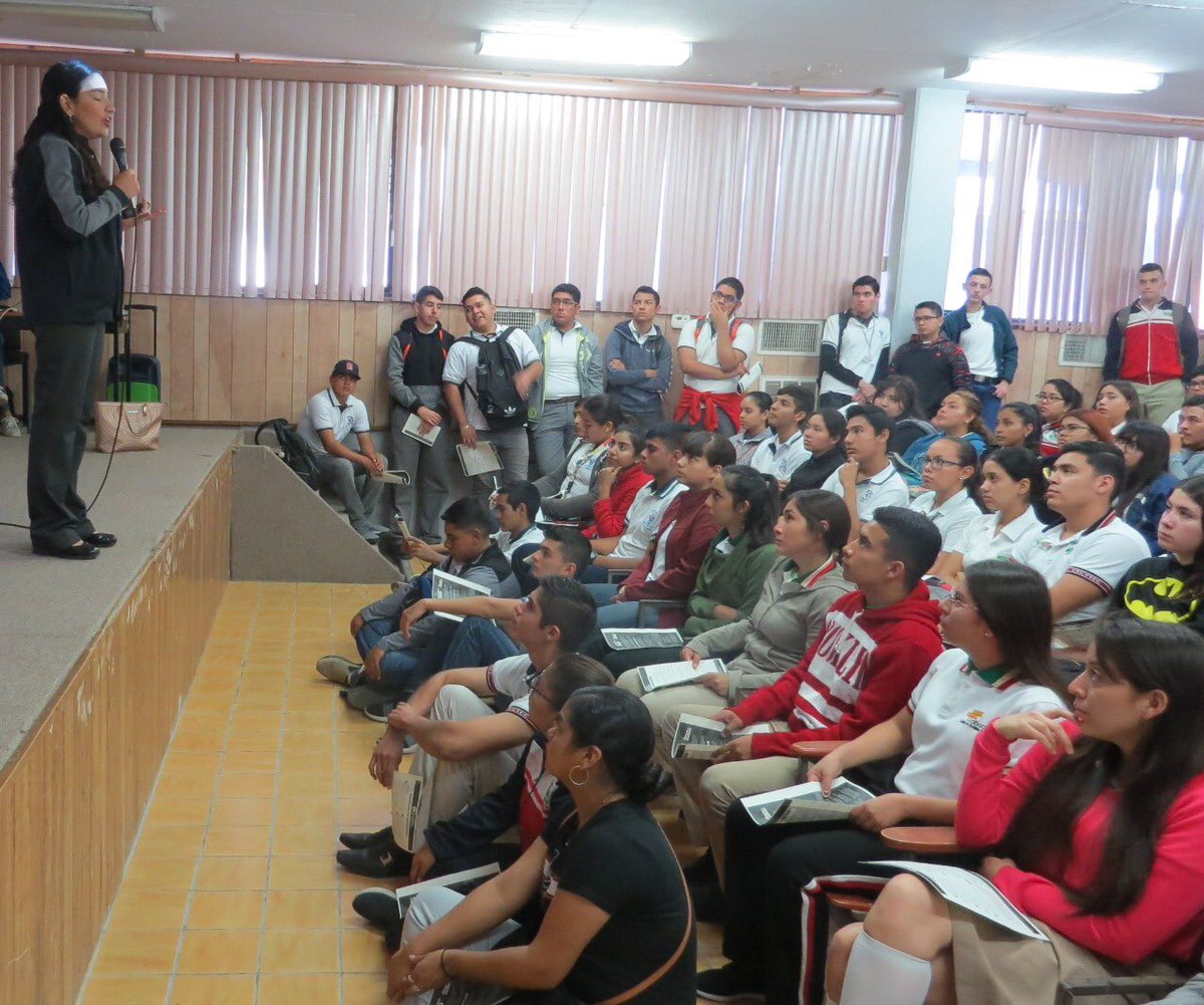 CECyTEC_PNegras's tweet photo. Alumnos de nuestro plantel asisten a platica del proyecto de becas “ En Coahuila se reconoce el talento de los jóvenes” y “Líderes del mañana” gran impacto a su educación profesional. @mrikelme @Demetrio_Z @Silvana_f15 @HiginioGlzC @PacoOsorio @daliahdzr https://t.co/WUkldHMdD9