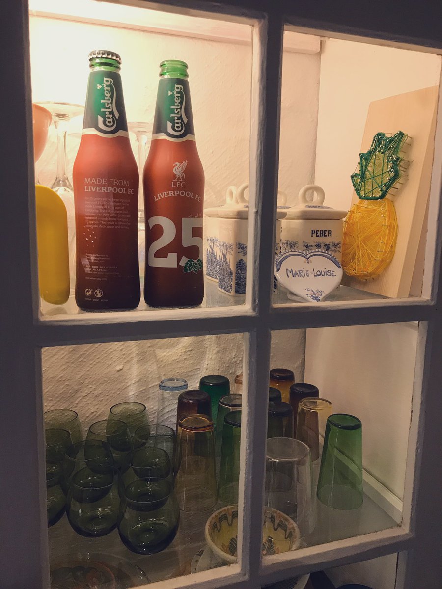 missmunter's tweet photo. This. In my kitchen.
#redhops #weareliverpool #madefromliverpoolfc #cldk #standred @LFC @carlsberg 🍻⚽️❤️ https://t.co/371O9Wm6nX
