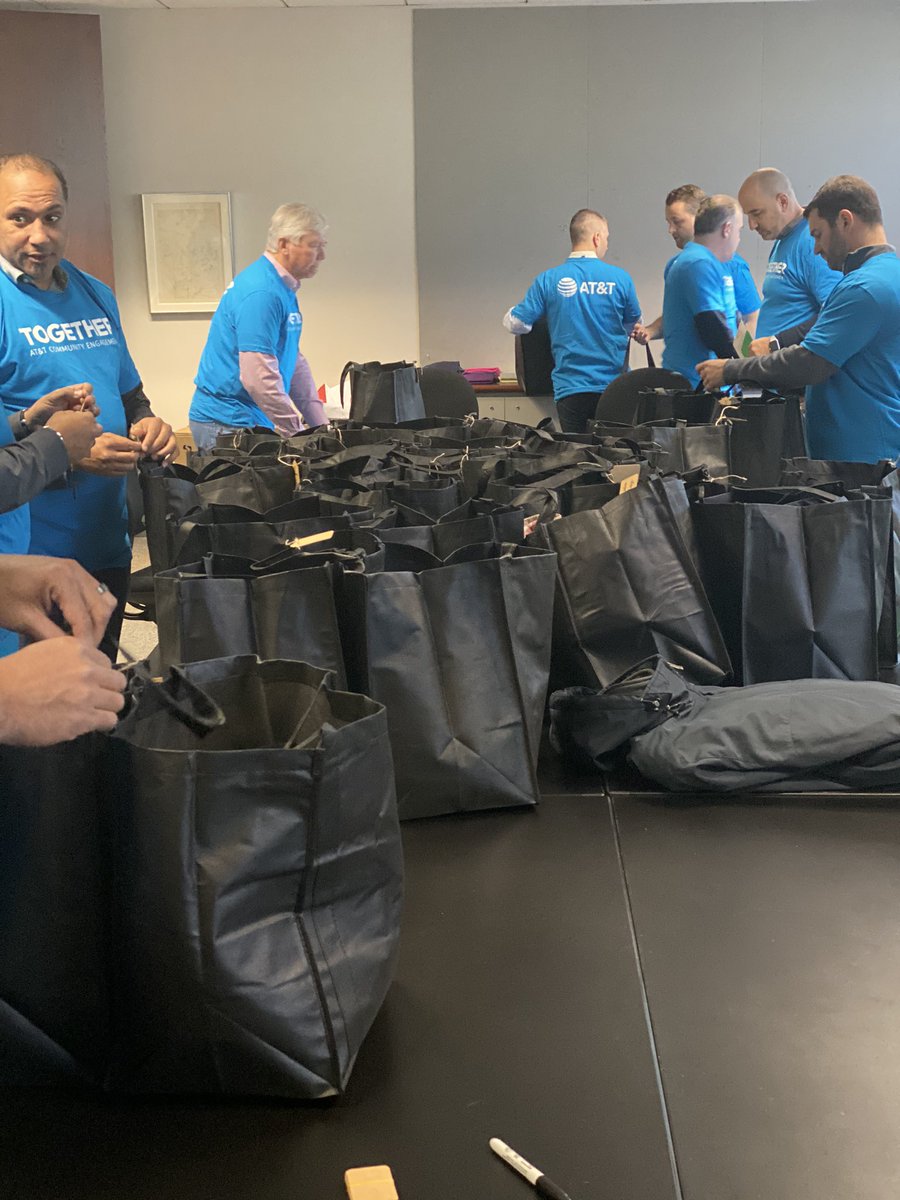 Amybrooks23's tweet photo. More photos from our #BelieveChicago coat drive @LifeAtISD #LifeatATT https://t.co/4yDyofgg67