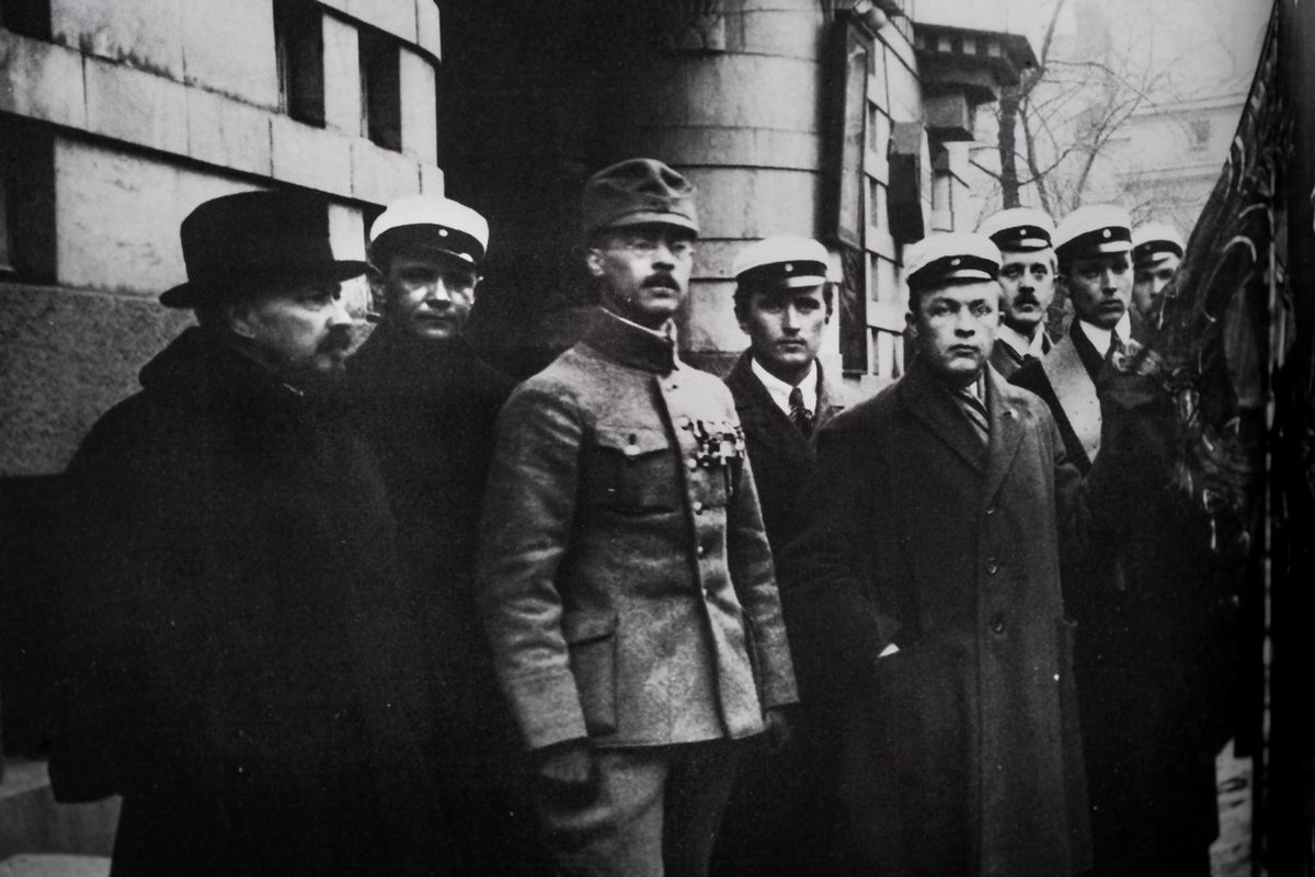 One of the most influential people in the early AKS was Elmo E. Kaila, an activist who had been part of the Jaeger movement and founding of the civil guards in Finland. He brought in militarism to the organization. 11/42