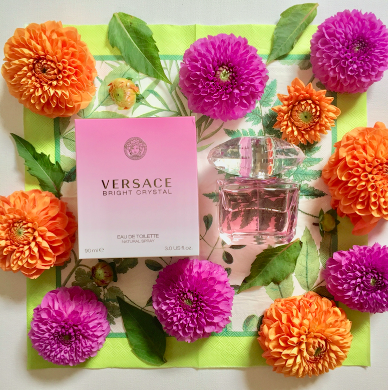 davelackie's tweet photo. Hurry!! It's another #VersaceBrightCrystal Twitter Birthday Party SPEED DRAW! In 60 minutes, I'll draw for a bottle of Bright Crystal with notes of peony, magnolia, yuzu, musk &amp; amber. To enter, follow @davelackie &amp; RT https://t.co/xzV788q0rZ