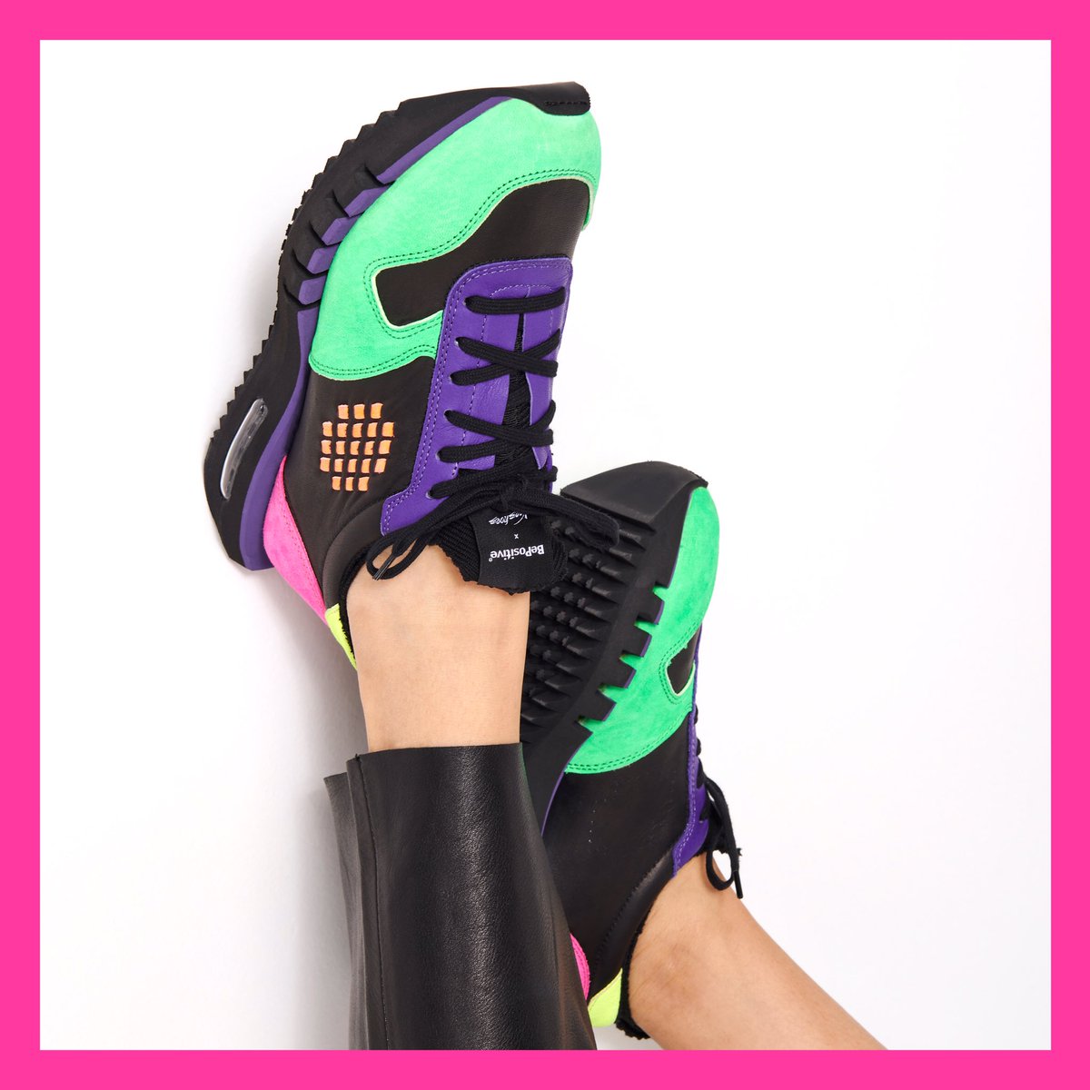 bepositive_it's tweet photo. Feelin’ like neon.

#BePositiveAuthentic #FW1920 #veeshoes  #CyberPlus https://t.co/AIhyDDhQDe