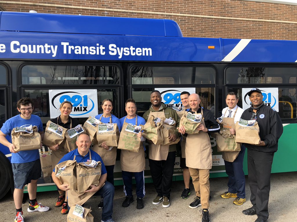 991WMYX's tweet image. Thanks to everyone who helped us kick off #StufftheBus w/ @FeedAmericaWI / @RideMCTS 🚎 Please come and donate FOOD on Nov 27th @PicknSaveStores on Mayfair Rd in tosa 6a-6p with #ElizabethandRadar 🦃 #solvehunger @WISN12News @onmilwaukee @fox6now @leap36 @CBS58