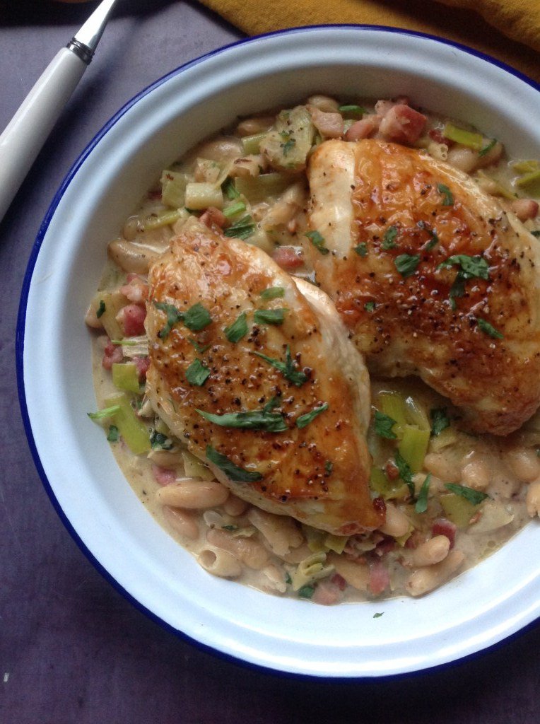 Baked Chicken with Creamy Smoked Bacon and Tarragon Cannelinni Beans kenmarefoodies.com/baked-chicken-…