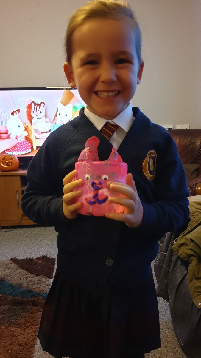 Leanne1990's tweet photo. Well done aleasha on ur half term homework u worked so hard and it's so good! Very proud!! #projectplastic @MalvernVale @MalvernValeOak https://t.co/YosgGNYrgD