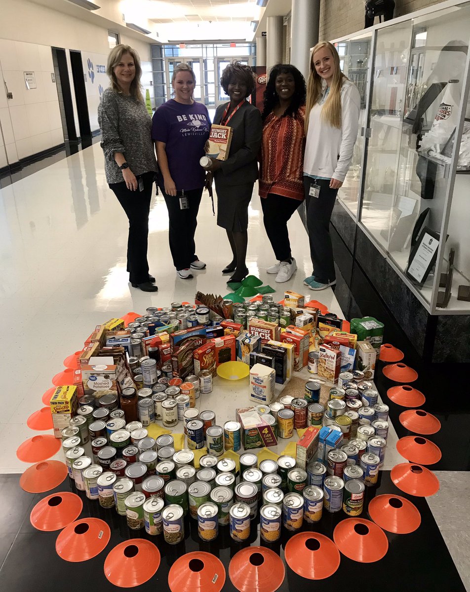 MaguireCoach's tweet photo. Thank you @DentonCoBobbie for donating to our efforts to help @ShadowRidgeMS Stuff the Pantry.  @lisdbekind https://t.co/ebaUEUAEiX