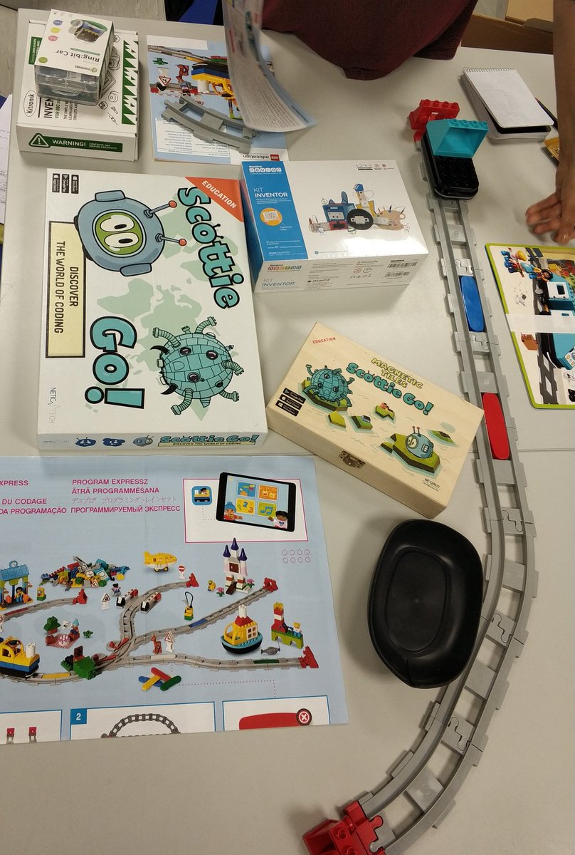 dhispano's tweet image. Avui primera sessió del Seminari de robòtica organitzat pel @CRPsarriaSG on hem parlat de Code Express, Edison, Neuron, ScottieGo, on hem estat comentant les possibilitats  de la versió magnètica, scratch, Micro:Bit.