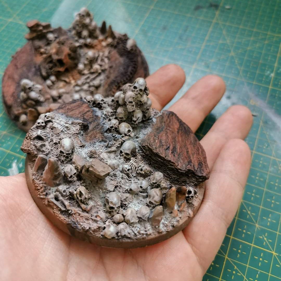 JacekSwinoga84's tweet photo. (Work in progress) painting new bases for demons :)
#alienlab #alienlabminiatures #tabletopgames #scenery #roundbases #warhammer40k #40k https://t.co/ZPT3doblvR