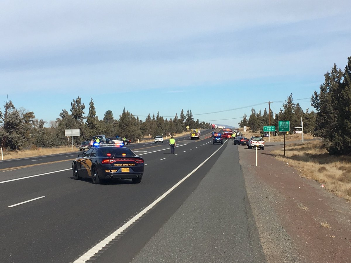 TysonKTVZ's tweet photo. Crash shuts down highway 97 in both directions at 61st intersection ⁦@KTVZ⁩ https://t.co/D3YOP8sHt3