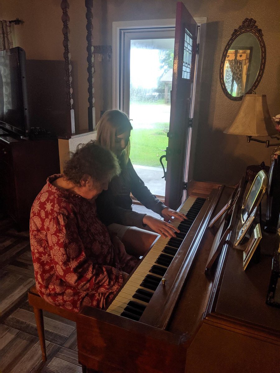 shaylamh18's tweet photo. They just gave my grandma 24-72 hours left of life. Please keep her and my family in your prayers https://t.co/hWIyyIXk9u