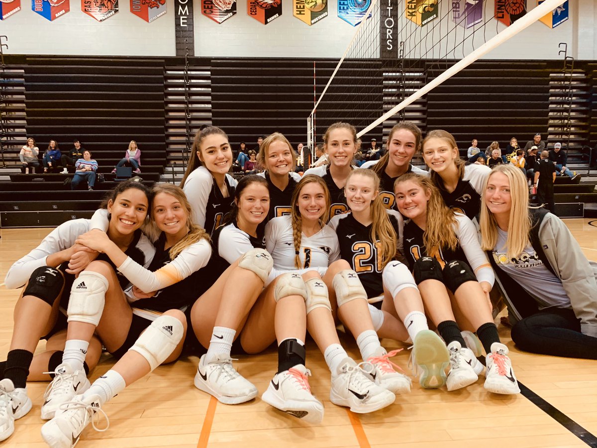 jessicastuart34's tweet photo. a big shout out to the community, students, and staff for supporting us this volleyball season. along with this program giving me some of my best friends and memories that will last forever. it was an honor. 💛🖤🐏 https://t.co/JNVnXuNfUe