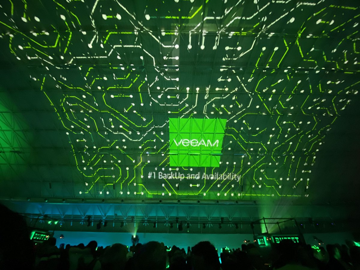 GigiCom1979's tweet photo. #veeam #veeamparty2019 Legendary ,again ...and we just start https://t.co/aUDT1uhZhm