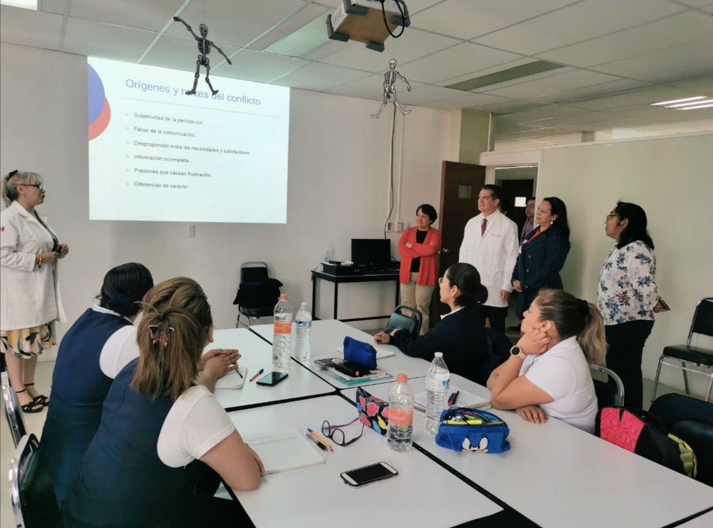 RamiroLopezE's tweet image. Recorrimos la Escuela Nacional de Enfermería e Investigación (#ENEI) con la Dra. María Guadalupe Jara, Directora de la Institución.