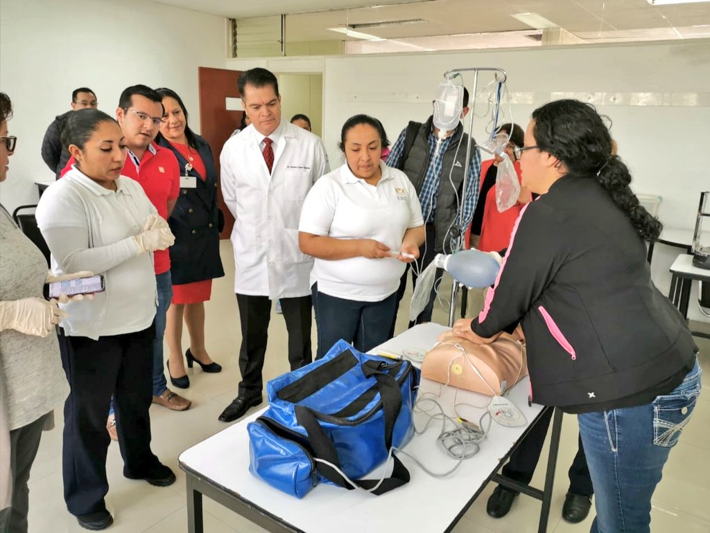 RamiroLopezE's tweet image. Recorrimos la Escuela Nacional de Enfermería e Investigación (#ENEI) con la Dra. María Guadalupe Jara, Directora de la Institución.