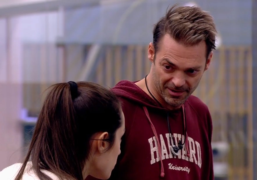 MRXTV_'s tweet image. Hugo: "Ahora se llevan a ostias, no se como han aguantado todo el concurso hasta ahora (AD y Alba)" #GHVIPLímite8