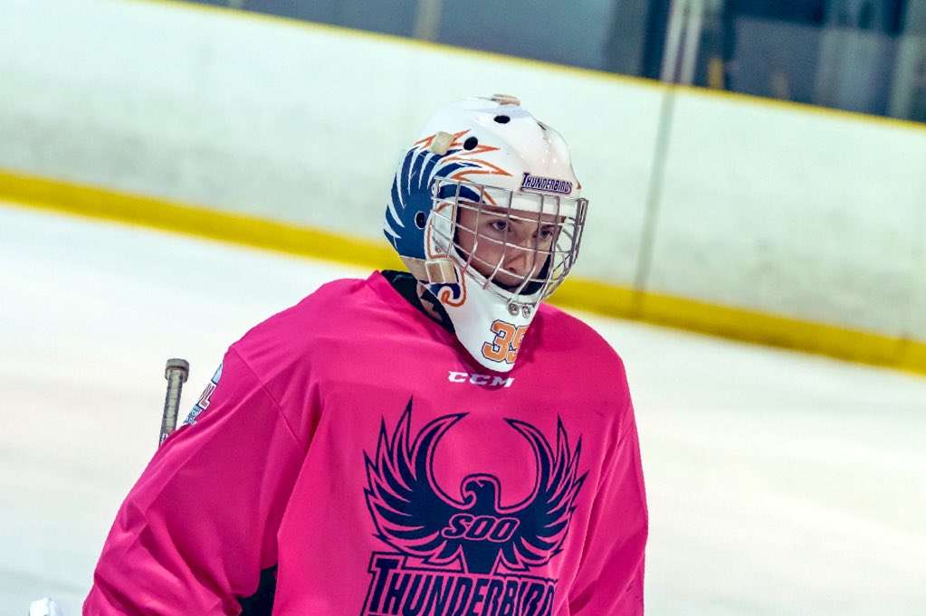 tzacs21's tweet photo. Never easy moving players but this one’s tough. Good luck to @ColinAhern35. @drumdragons got a good one.  #hejuststopspucks  #goodpeople #backtoworkforus #RiseWithUs #soothunderbirds https://t.co/U7eylFJWkQ