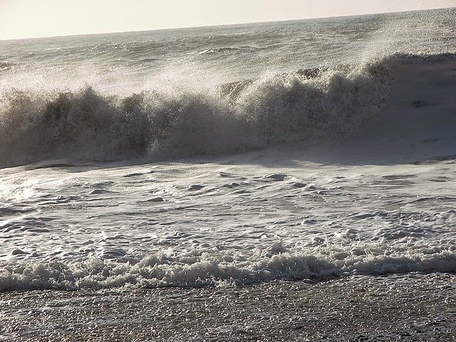 LaSouche84's tweet image. Il y a eu les colonies puis la décolonisation.
Il y a l'immigration de masse, il y aura la #démigration.
L'Histoire va et vient comme les vagues sur la plage. Ce qui semble nous submerger repart soudain dans un ressac.
#reemigration