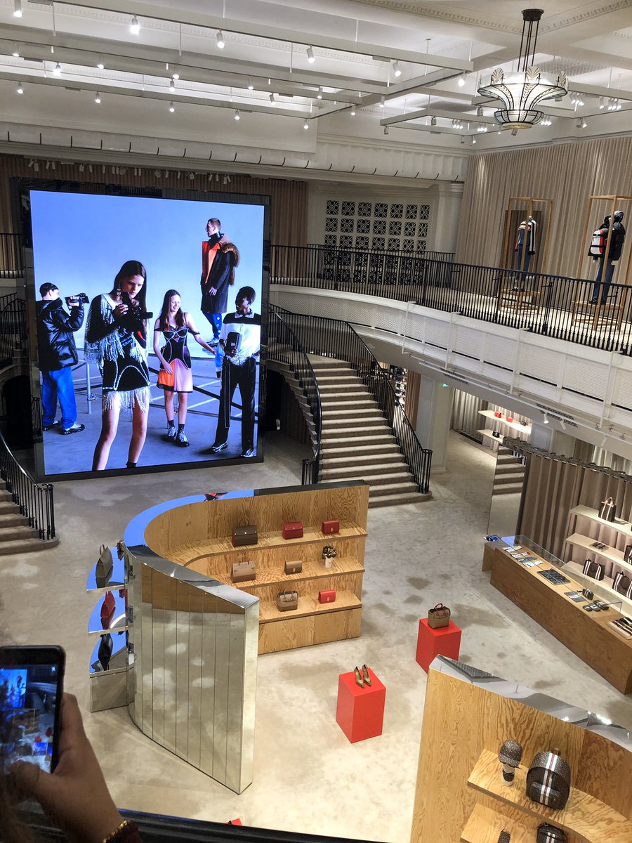 millietompkinss's tweet photo. Thank you @pinkylilani for an amazing evening networking @Burberry #WOF2019 #WOFconnections everyone missed you tonight @RICSchiefexec https://t.co/wp8IidohzM