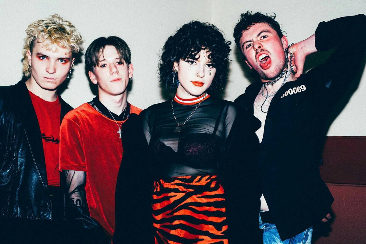 FREE HEADLINE GIG - this Sunday at ‘The Fighting Cocks’ with <a href="/Cirktmusic/">CirKT #LetTheMusicPlay</a> - iz gonna get MENTAL - it’s free so there’s no excuses BE THERE. 👹 (TICKETS IN BIO) 📸: <a href="/Blackhamimages/">Ｂｌａｃｋｈａｍ</a>