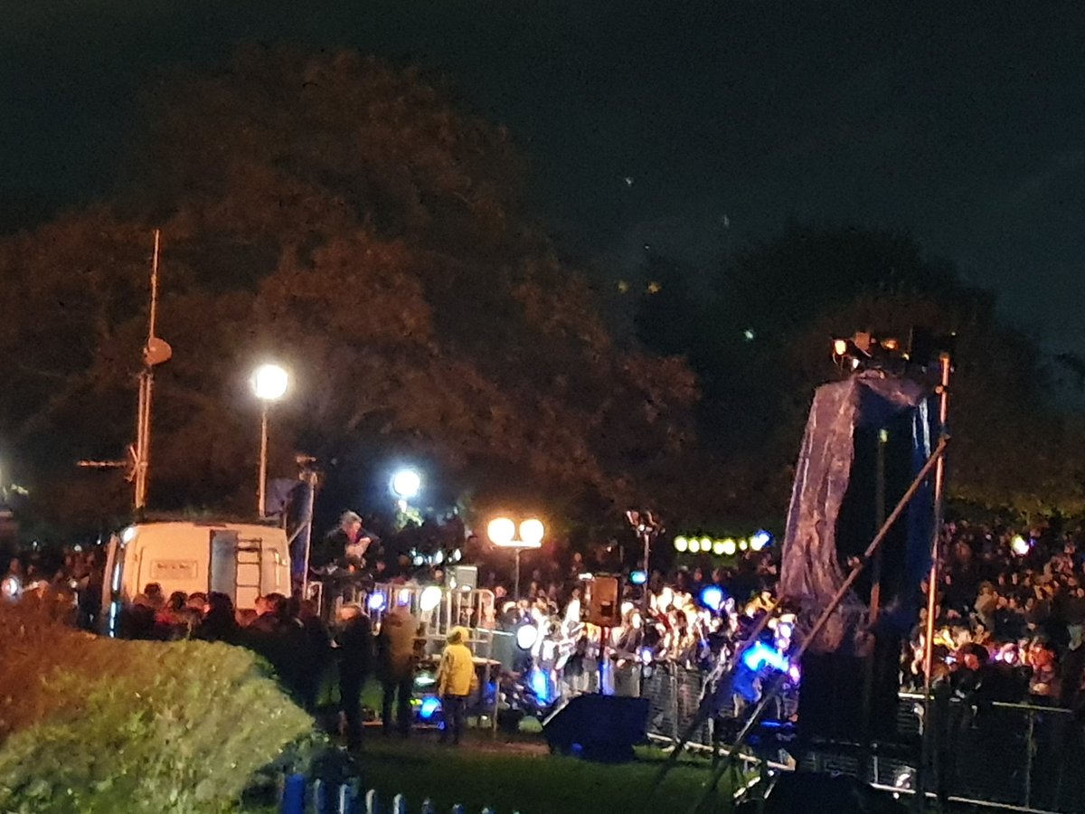 ZGuarding's tweet image. Fantastic evening at the fireworks in @colchestercastlepark for the @kingcolekittens #FireworksNight.
Really looking forward to next years 50th anniversary. The staff done themselves proud tonight really worked hard for such a successful event with 8000 attendees.