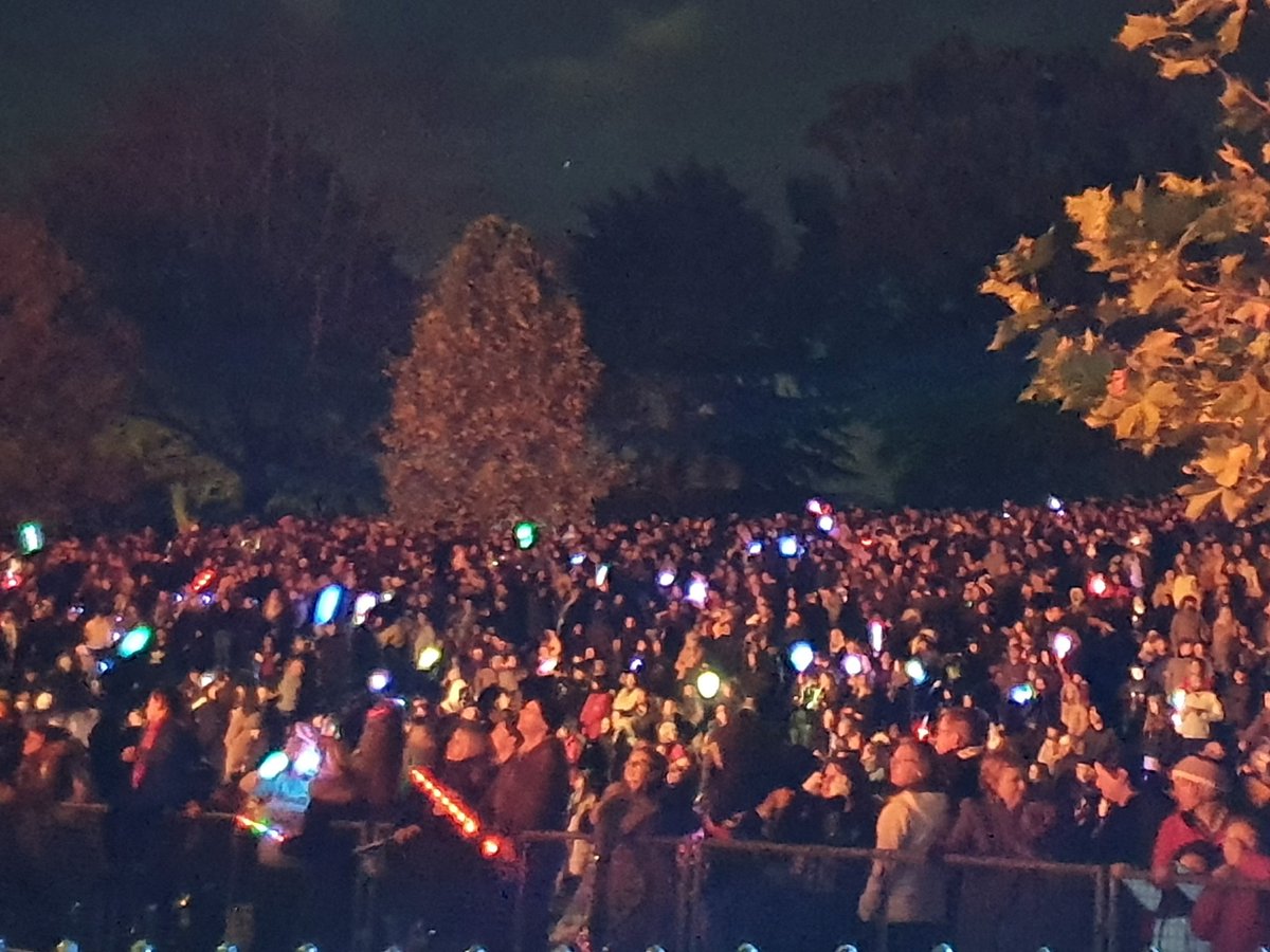 ZGuarding's tweet image. Fantastic evening at the fireworks in @colchestercastlepark for the @kingcolekittens #FireworksNight.
Really looking forward to next years 50th anniversary. The staff done themselves proud tonight really worked hard for such a successful event with 8000 attendees.