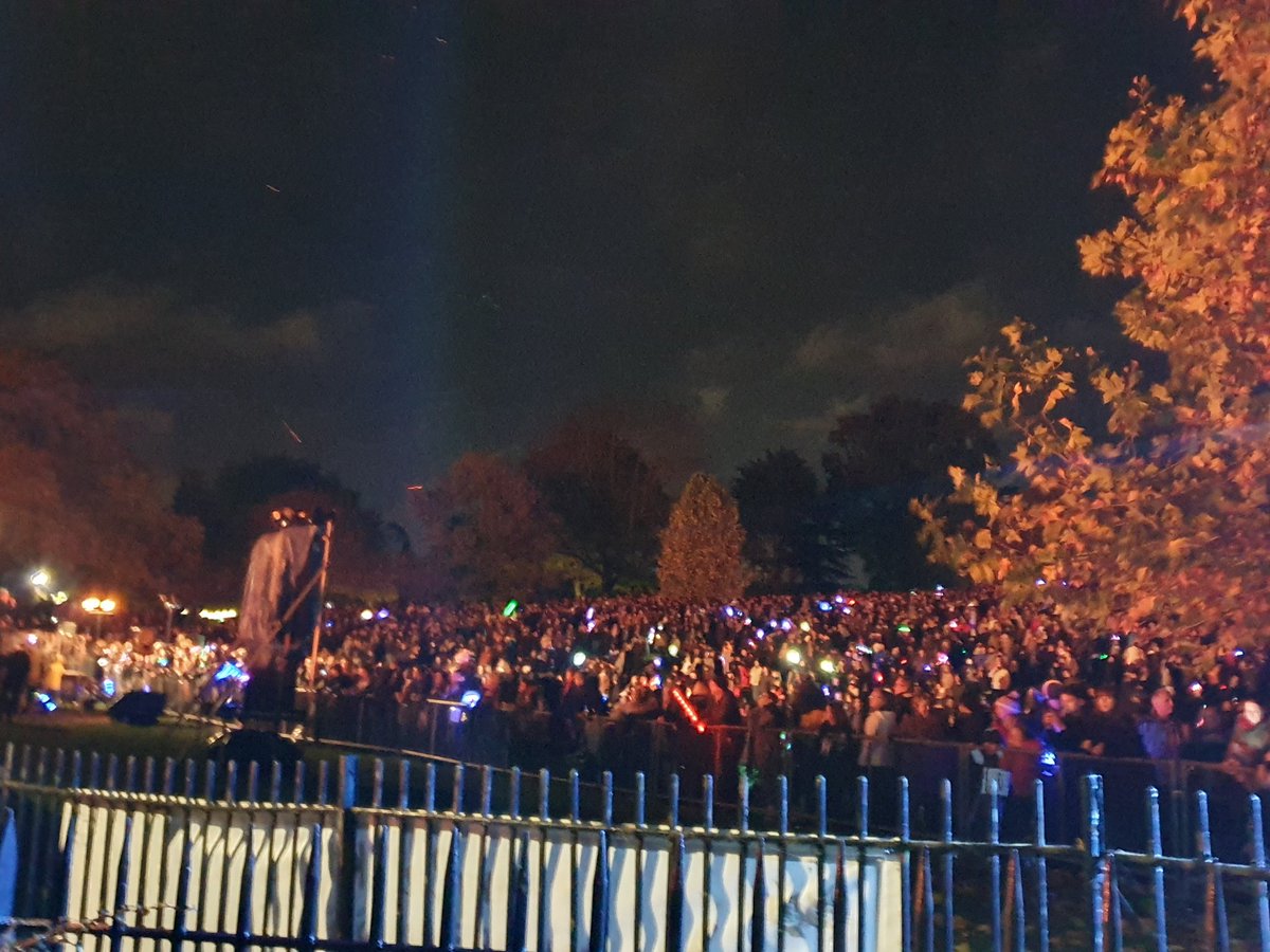 ZGuarding's tweet image. Fantastic evening at the fireworks in @colchestercastlepark for the @kingcolekittens #FireworksNight.
Really looking forward to next years 50th anniversary. The staff done themselves proud tonight really worked hard for such a successful event with 8000 attendees.