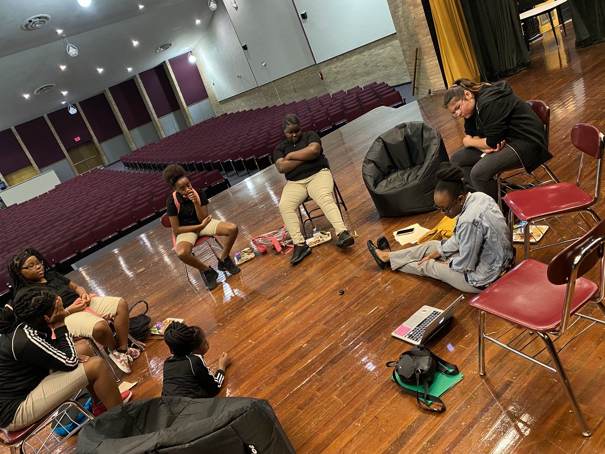 HangingwAlecia's tweet photo. 6th and 7th grade Girls Nation mentoring group at @KeyMS_Cougars! Today’s topic Growth and Fixed Mindsets....conducted by yours truly @CIS_KeyMS and I! #awesomeconvo #ThisIsMyWhy #westillhavetheKey #nochildleftbehind #expandedlearningtime https://t.co/Fot11dXKDB
