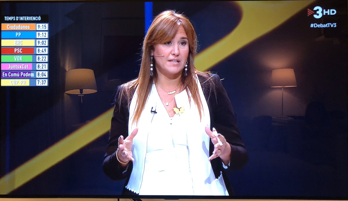 jaumeclotet's tweet photo. La @LauraBorras no interromp, parla quan li toca i ho fa amb bon to i educació. És tan important el fons com la forma. La Laura em representa en el #debatTV3. https://t.co/umB91evUOH
