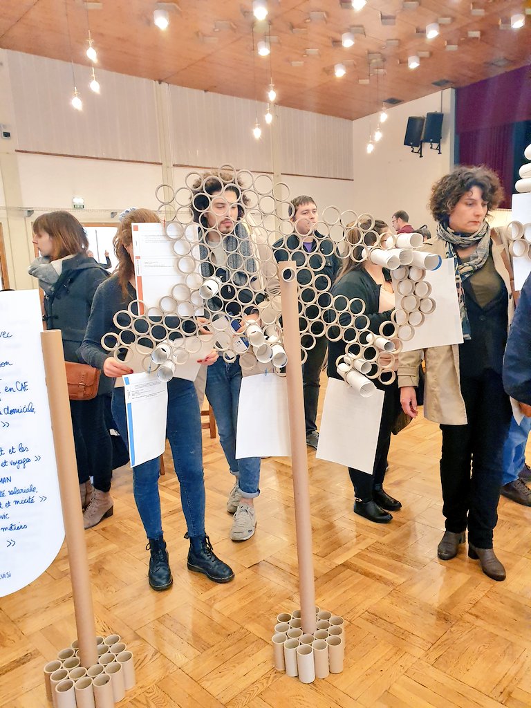 Quand le collectif du Pôle #ESS  #Strasbourg se mobilise pour organiser le forum des métiers porteurs de sens, cela donne une manifestation conviviale &amp; atypique : mini-conférences, arbres à offres d'emploi et job dating inversé, ds lequel les candidats reçoivent les employeurs.