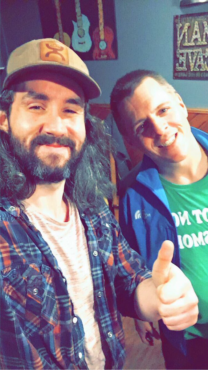 eastislewind's tweet photo. Live on @GeorgeStLive at @TurkeyJoes tonight ! 2 for $6 @LabattBreweries and highballs all night ! Live tunes from 10-2 #tunes #local #ittybitty https://t.co/BcCQqIzNKC