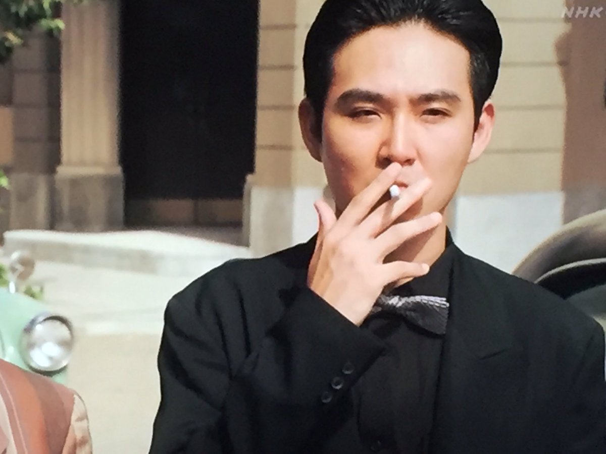 イタリア猫 Twitterren いだてん 丹下健三役の松田龍平のカッコいいこと こうして煙草吸ってるとお父さんを思い出す 七之助が出てる時も思ったけど男は年取ると父親に似てくるんだなと