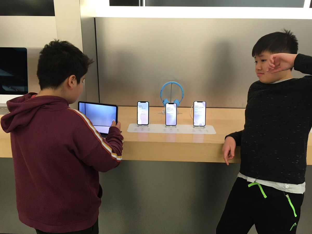 TseJeff's tweet image. Day 28: Field trip to the Apple store today!
Division 4 learned all about iMovie! From shooting techniques to editing videos. It’s perfect for our upcoming Kindness Project with our buddy class. LIGHTS CAMERA ACTION! 🎬 @renfrewschool @VSB39 #handsonlearning #learningwithtech