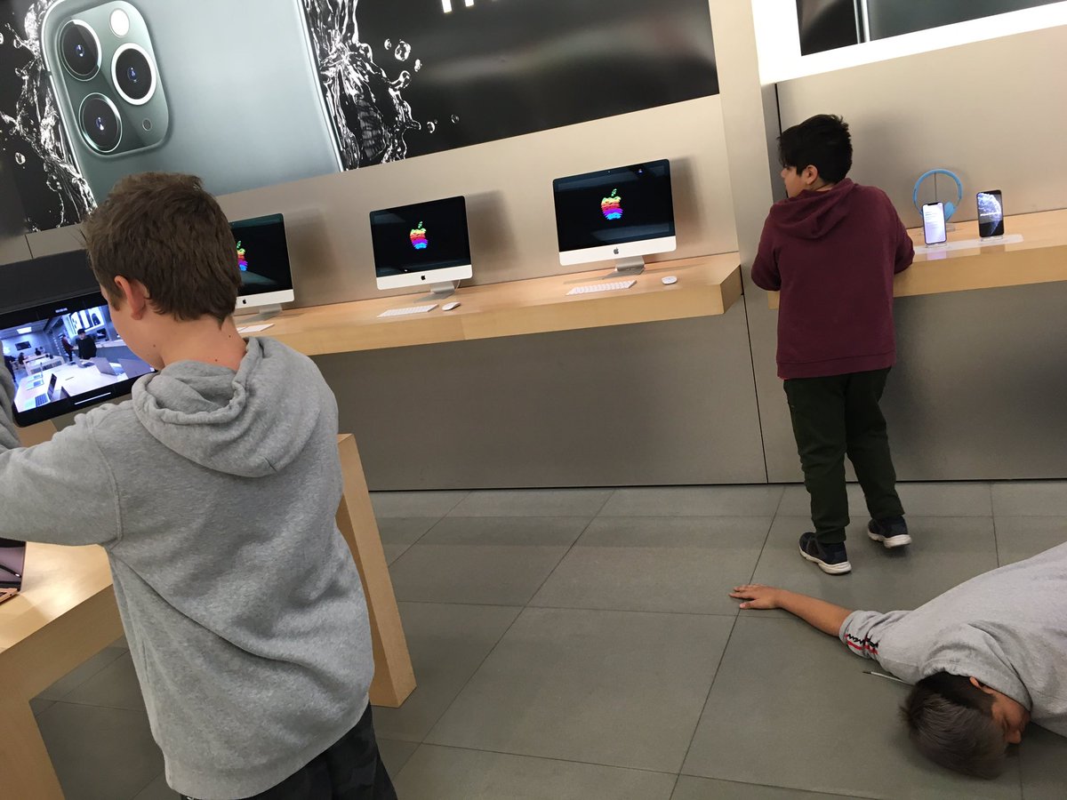 TseJeff's tweet image. Day 28: Field trip to the Apple store today!
Division 4 learned all about iMovie! From shooting techniques to editing videos. It’s perfect for our upcoming Kindness Project with our buddy class. LIGHTS CAMERA ACTION! 🎬 @renfrewschool @VSB39 #handsonlearning #learningwithtech