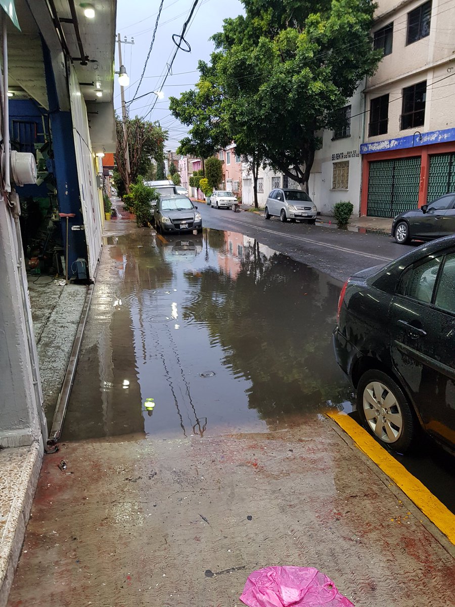 mjsalgador's tweet photo. @SacmexCDMX podran ayudarnos con desasolve , coladera tapada, norte 50 #5137 la joyita GAM, ya se reporto y nada que vienen, ayuda por favor. https://t.co/w44S8Iliv2
