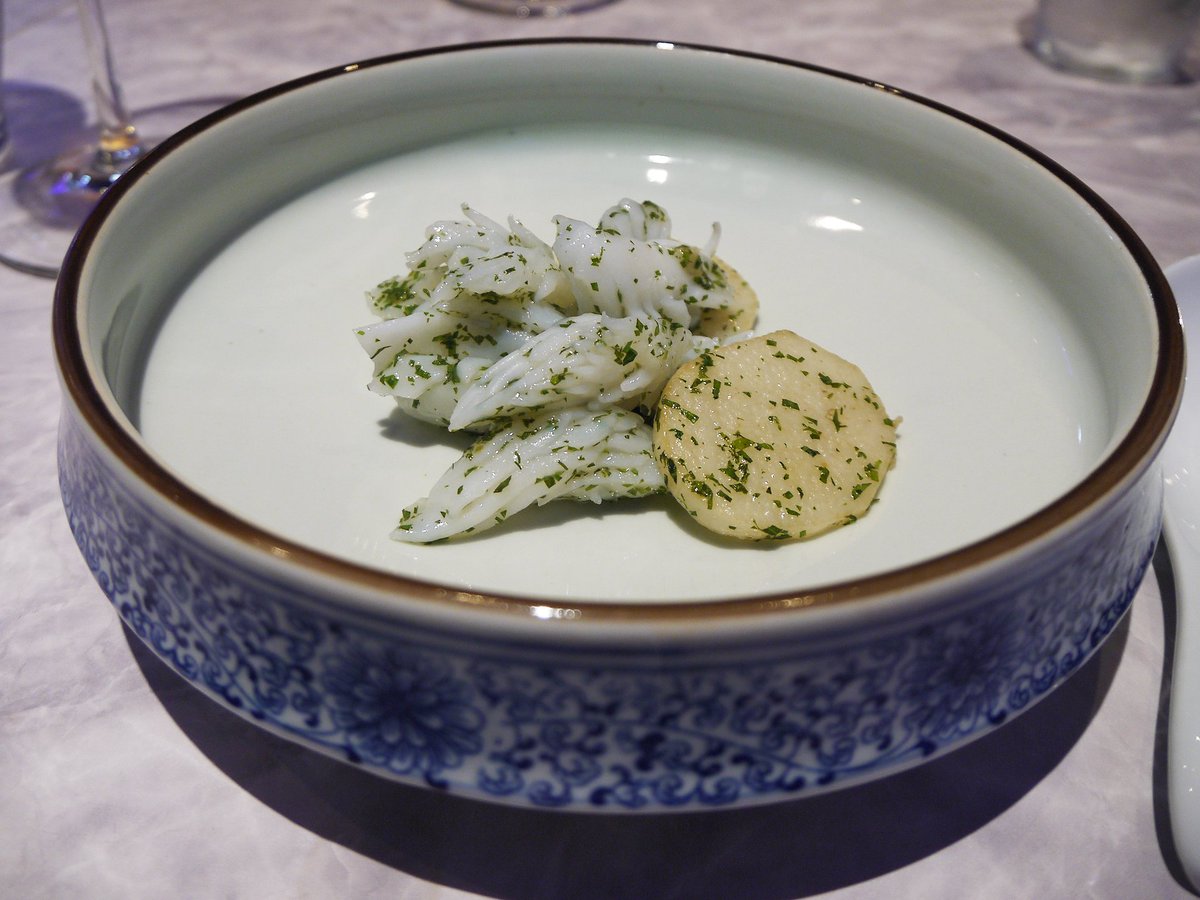 80c ハオチー 中華料理がわかるwebメディア 稲荷町 中国意境菜 白燕 の4 500円宴会コース 後半 元 中華香彩jasmine シェフが独立開業したお店 秋の蓮の葉包み 鶏手羽 舞茸 茶樹茸 棗 栗 青い龍 アオリイカと山芋の青じそ炒め 麻婆豆腐